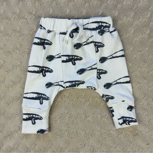 Kate Quinn Manatee Print Pants Size 0-3 Months Gray White